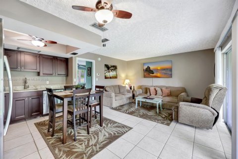 Condo in Naples, Florida, 1 bedroom  № 2034920 - photo 12