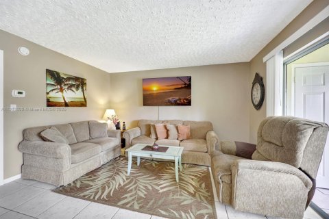 Condo in Naples, Florida, 1 bedroom  № 2034920 - photo 15