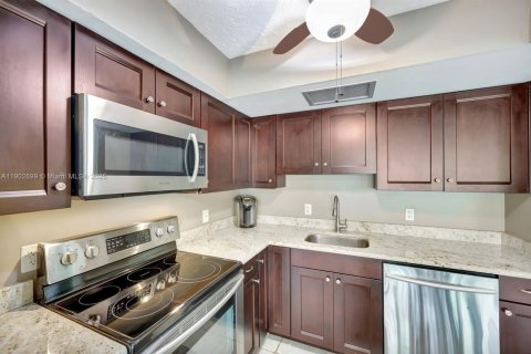 Condo in Naples, Florida, 1 bedroom  № 2034920 - photo 13