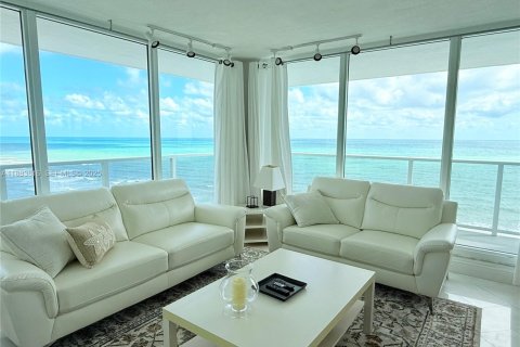Condo in Hollywood, Florida, 2 bedrooms  № 2035541 - photo 9