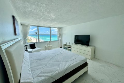 Condo in Hollywood, Florida, 2 bedrooms  № 2035541 - photo 26