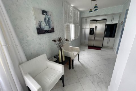 Condo in Hollywood, Florida, 2 bedrooms  № 2035541 - photo 17