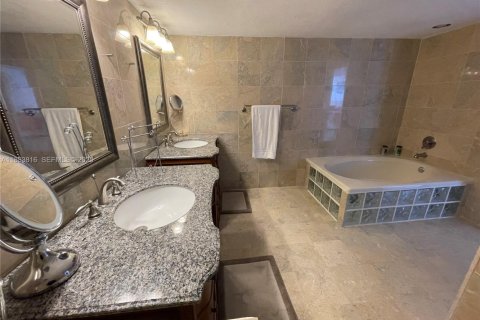 Condo in Hollywood, Florida, 2 bedrooms  № 2035541 - photo 30