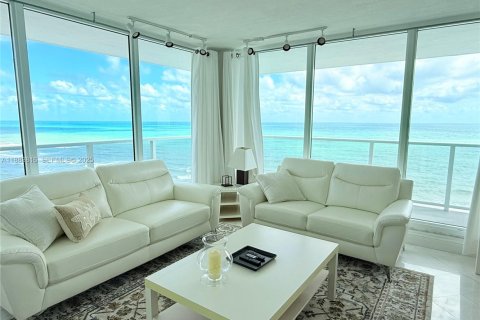 Condo in Hollywood, Florida, 2 bedrooms  № 2035541 - photo 7