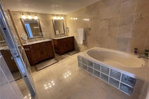 Condo in Hollywood, Florida, 2 bedrooms  № 2035541 - photo 29