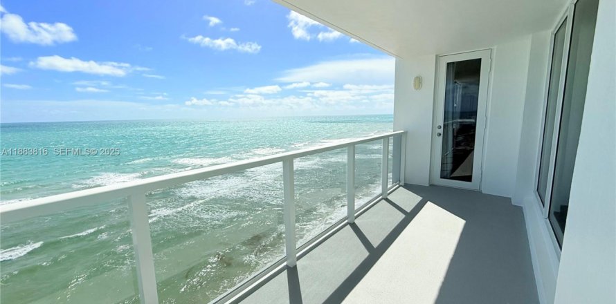 Condo in Hollywood, Florida, 2 bedrooms  № 2035541