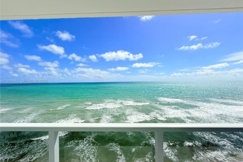 Condo in Hollywood, Florida, 2 bedrooms  № 2035541 - photo 4