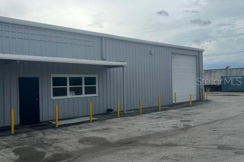 Commercial property in Apopka, Florida 1646.97 sq.m. № 2427133 - photo 2
