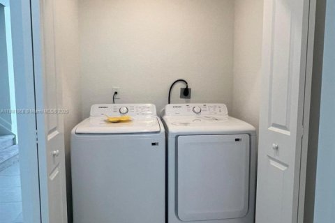 Townhouse in Miami, Florida 3 bedrooms, 138.33 sq.m. № 1924757 - photo 19