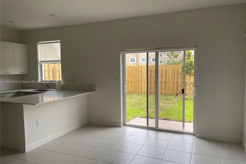 Townhouse in Miami, Florida 3 bedrooms, 138.33 sq.m. № 1924757 - photo 1