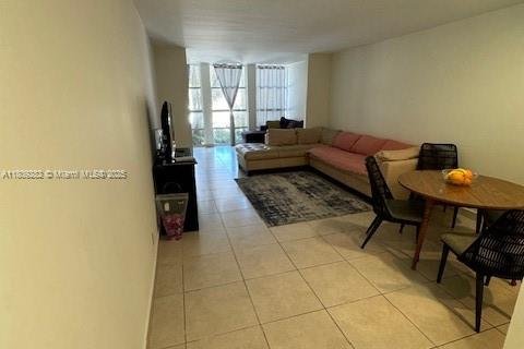 Condominio en alquiler en Hallandale Beach, Florida, 1 dormitorio, 74.32 m2 № 1943088 - foto 8