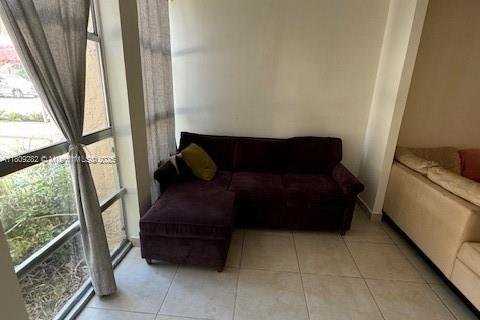 Condominio en alquiler en Hallandale Beach, Florida, 1 dormitorio, 74.32 m2 № 1943088 - foto 10