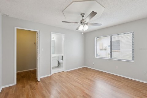 House in Oviedo, Florida 3 bedrooms, 129.41 sq.m. № 2121126 - photo 11