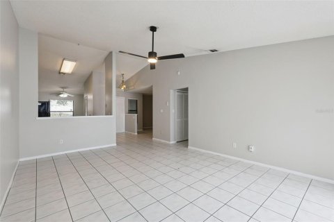 House in Oviedo, Florida 3 bedrooms, 129.41 sq.m. № 2121126 - photo 6