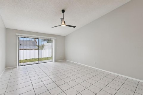 House in Oviedo, Florida 3 bedrooms, 129.41 sq.m. № 2121126 - photo 5