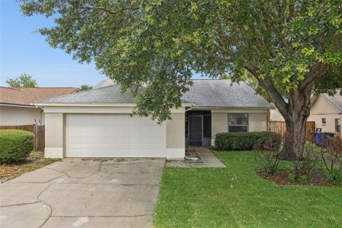 House in Oviedo, Florida 3 bedrooms, 129.41 sq.m. № 2121126