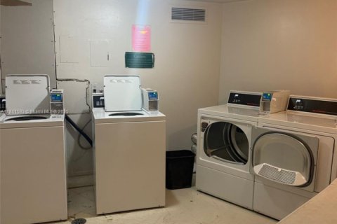 Снять в аренду кондоминиум в Норт-Майами-Бич, Флорида 1 спальня, 73.39м2, № 1978622 - фото 2