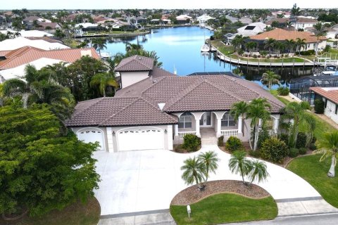 House in Punta Gorda, Florida 4 bedrooms, 301.84 sq.m. № 1658899 - photo 1