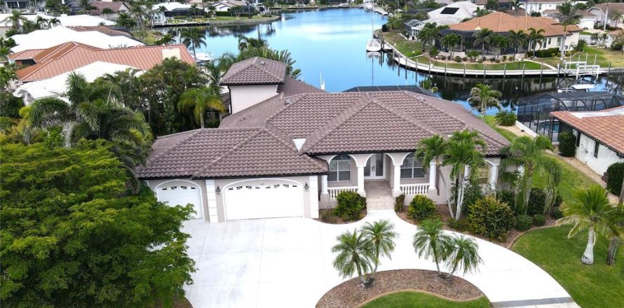 House in Punta Gorda, Florida 4 bedrooms, 301.84 sq.m. № 1658899