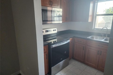 Condo in Tampa, Florida, 4 bedrooms № 2258263 - photo 5