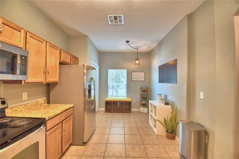 Townhouse in Lakeland, Florida 3 bedrooms, 159.14 sq.m. № 2218838 - photo 6