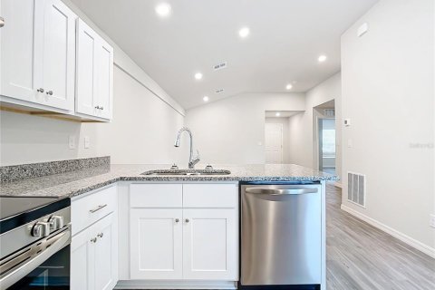 Propiedad comercial en venta en Port Charlotte, Florida, 4 dormitorios, 195.47 m2 № 1910846 - foto 8
