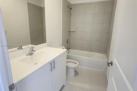 Снять в аренду таунхаус в Хомстед, Флорида 3 спальни, 123.37м2, № 2027974 - фото 10