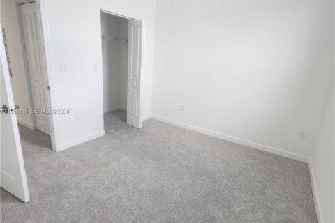 Снять в аренду таунхаус в Хомстед, Флорида 3 спальни, 123.37м2, № 2027974 - фото 13