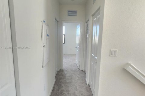 Снять в аренду таунхаус в Хомстед, Флорида 3 спальни, 123.37м2, № 2027974 - фото 14