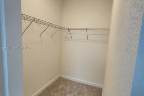 Снять в аренду таунхаус в Хомстед, Флорида 3 спальни, 123.37м2, № 2027974 - фото 12