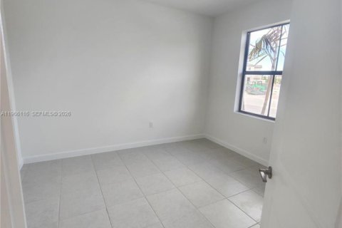 Снять в аренду таунхаус в Хомстед, Флорида 3 спальни, 123.37м2, № 2027974 - фото 11