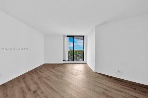 Condo in Hallandale Beach, Florida, 2 bedrooms № 2251056 - photo 10