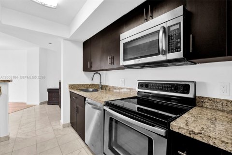 Condo in Hallandale Beach, Florida, 2 bedrooms № 2251056 - photo 6