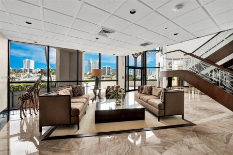 Condo in Hallandale Beach, Florida, 2 bedrooms № 2251056 - photo 22