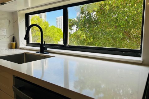 Купить кондоминиум в Санни-Айлс-Бич, Флорида 1 спальня, 71.26м2, № 2040457 - фото 10