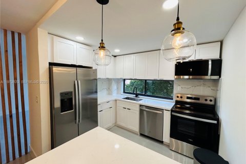 Купить кондоминиум в Санни-Айлс-Бич, Флорида 1 спальня, 71.26м2, № 2040457 - фото 18