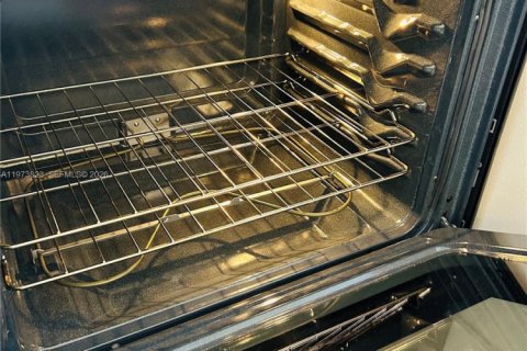 Купить кондоминиум в Санни-Айлс-Бич, Флорида 1 спальня, 71.26м2, № 2040457 - фото 26