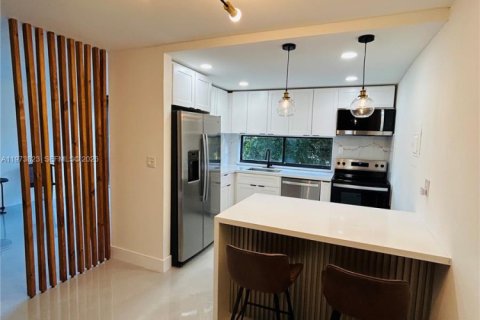 Купить кондоминиум в Санни-Айлс-Бич, Флорида 1 спальня, 71.26м2, № 2040457 - фото 16