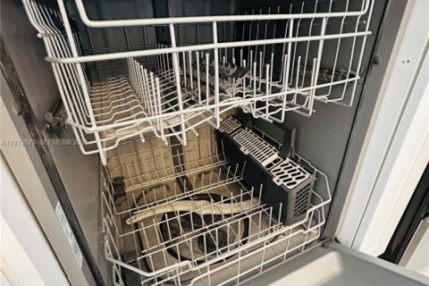 Купить кондоминиум в Санни-Айлс-Бич, Флорида 1 спальня, 71.26м2, № 2040457 - фото 28