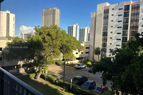 Купить кондоминиум в Санни-Айлс-Бич, Флорида 1 спальня, 71.26м2, № 2040457 - фото 12