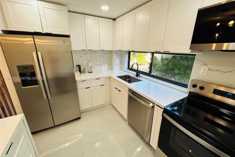 Купить кондоминиум в Санни-Айлс-Бич, Флорида 1 спальня, 71.26м2, № 2040457 - фото 19