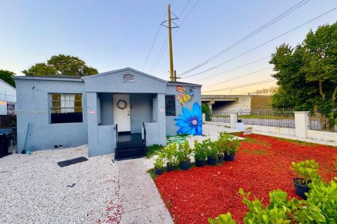 House in Miami, Florida 3 bedrooms, 126.53 sq.m. № 2022709 - photo 8