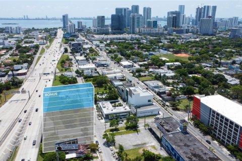 House in Miami, Florida 3 bedrooms, 126.53 sq.m. № 2022709 - photo 2