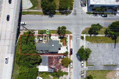 House in Miami, Florida 3 bedrooms, 126.53 sq.m. № 2022709 - photo 6