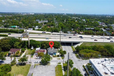 House in Miami, Florida 3 bedrooms, 126.53 sq.m. № 2022709 - photo 4