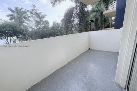 Condo in Miami, Florida, 1 bedroom  № 2026220 - photo 4