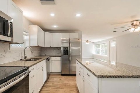 Villa ou maison à louer à Bradenton, Floride: 3 chambres, 117.06 m2 № 2112480 - photo 7
