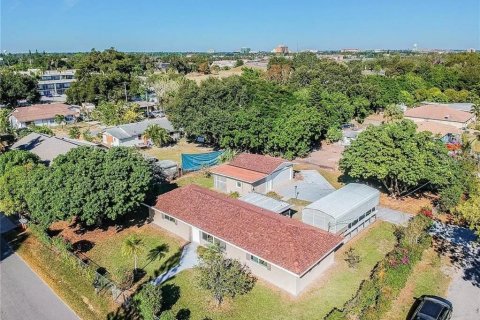 Villa ou maison à louer à Bradenton, Floride: 3 chambres, 117.06 m2 № 2112480 - photo 2