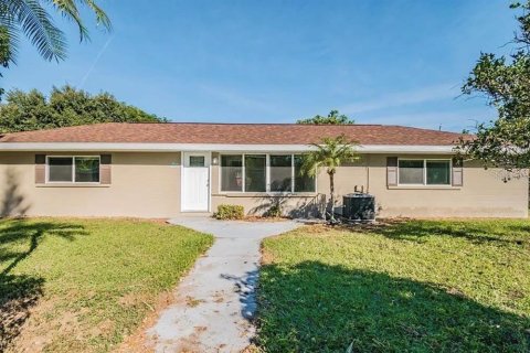 Villa ou maison à louer à Bradenton, Floride: 3 chambres, 117.06 m2 № 2112480 - photo 4