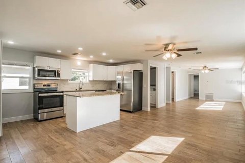 Villa ou maison à louer à Bradenton, Floride: 3 chambres, 117.06 m2 № 2112480 - photo 6